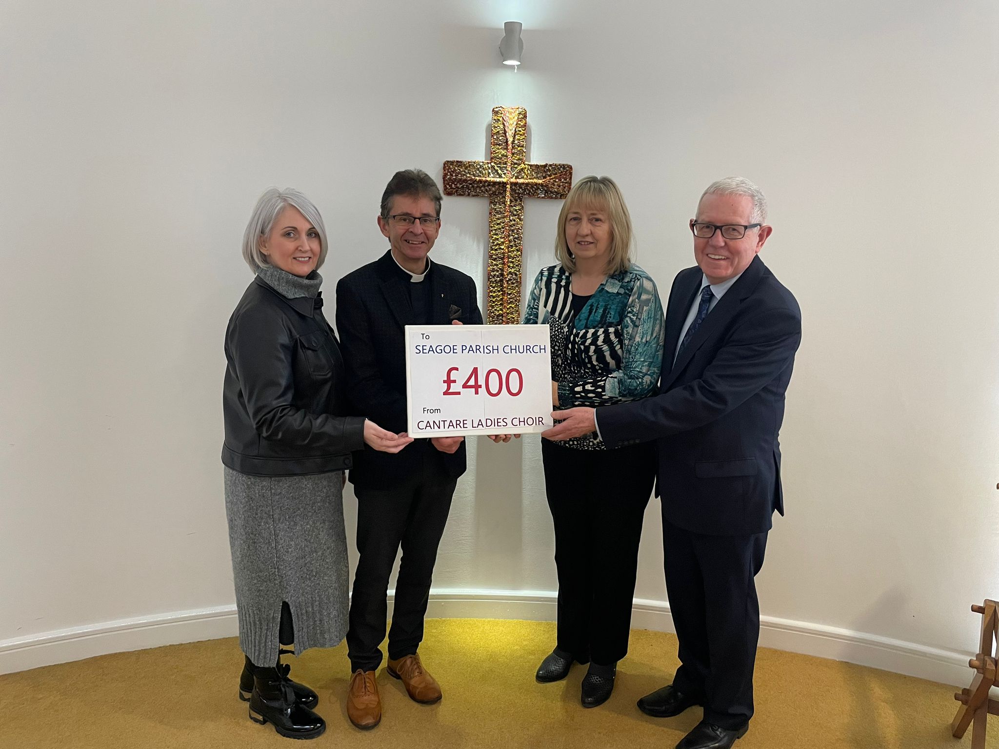 Trence Rector Cantare Choir’s generous donation – Seagoe.co.uk